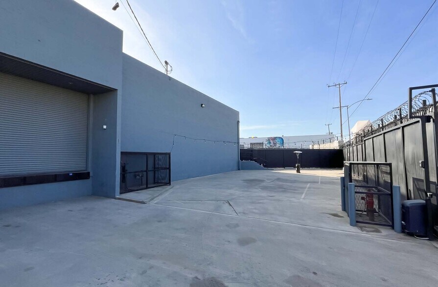 More Photos Of 3690 Noakes St, Los Angeles Manufacturing For Lease