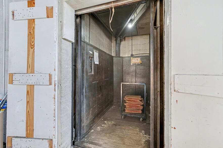 More Photos Of 109 S Wayne Ave, Lockland Storefront For Sale