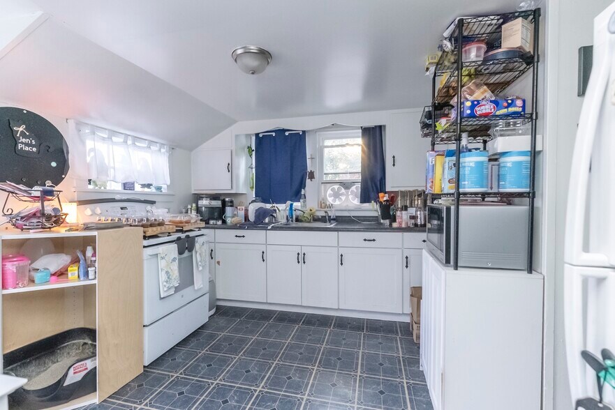 More Photos Of 180 Broadway, Port Ewen Storefront Retail Office For Sale