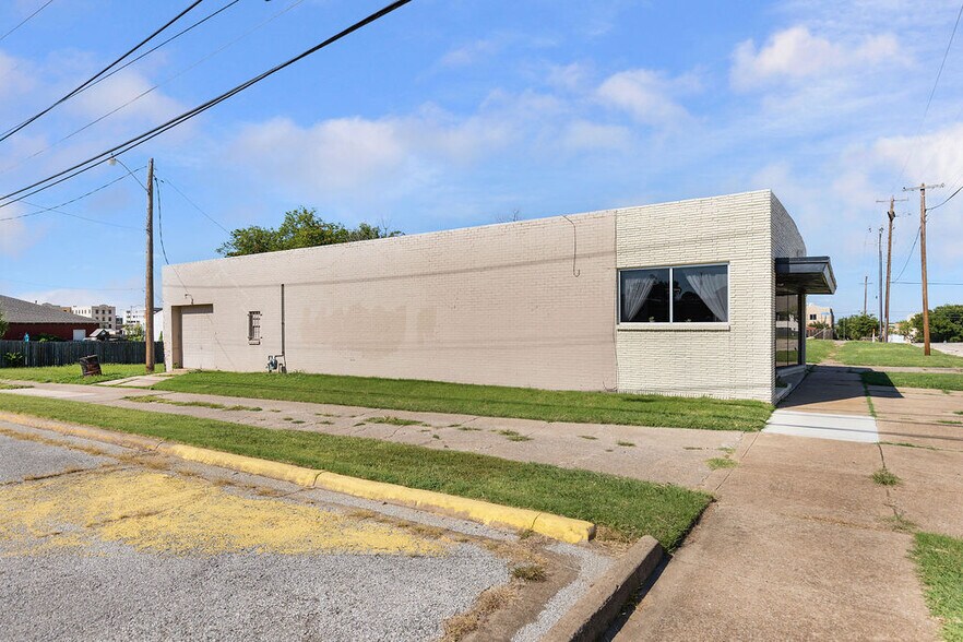 More Photos Of 1104 11th St, Wichita Falls Storefront Retail Office For Sale