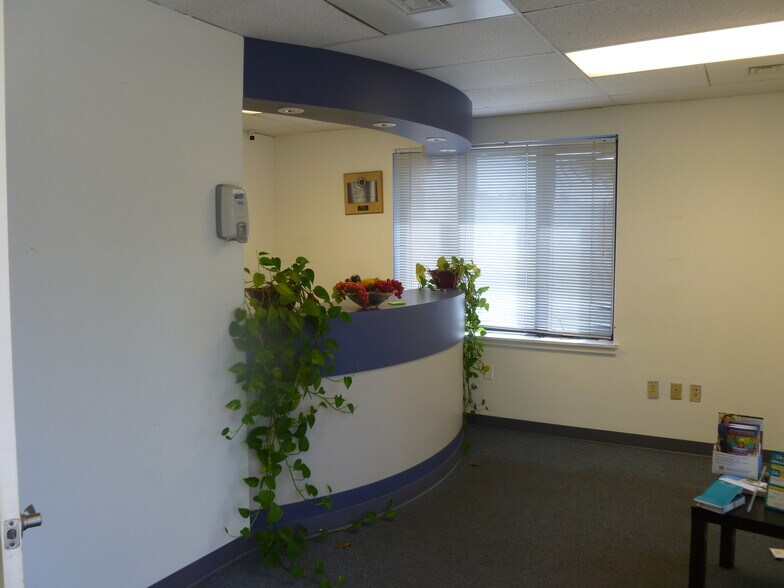 More Photos Of 1342 Old Bridge Rd, Woodbridge Medical For Lease