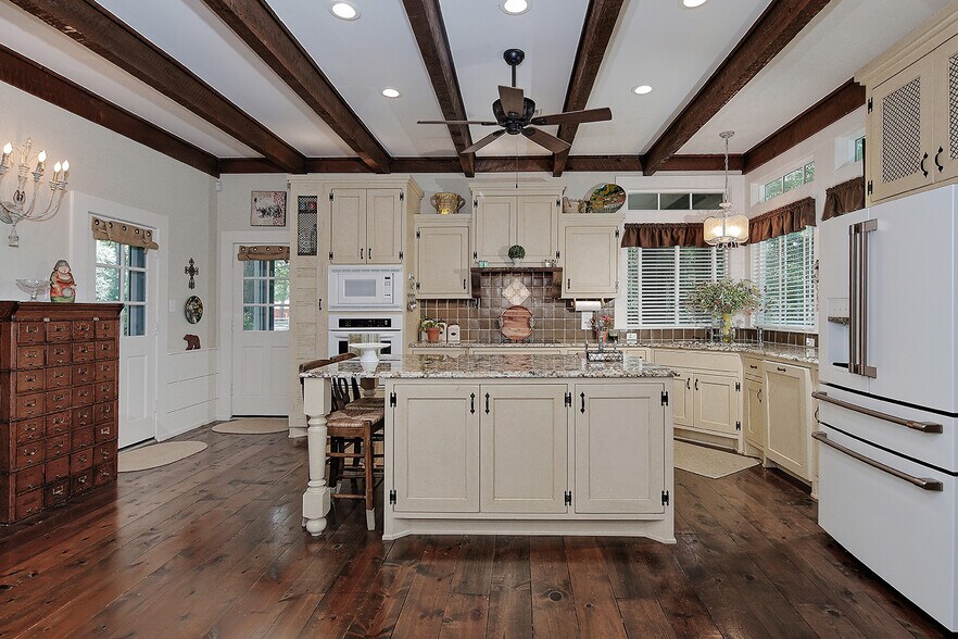 More Photos Of 15598 Bedford Ln, Conroe Specialty For Sale