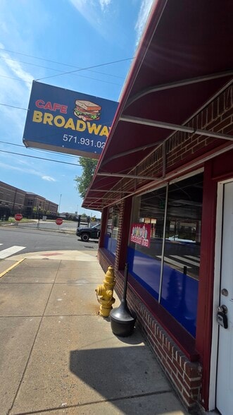 More Photos Of 521 Broadway St, Quantico General Retail For Lease