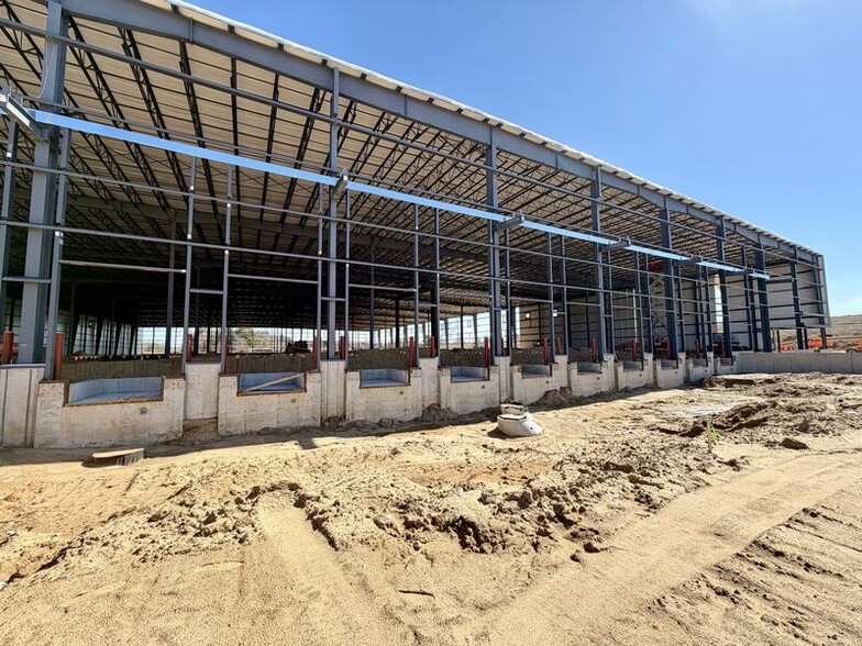 More Photos Of 5177 Corporate Woods Dr, Kalamazoo Distribution For Lease