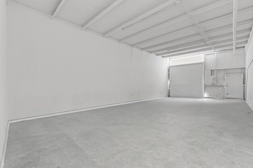 More Photos Of 1604-1680 N Ronald Reagan Blvd, Longwood Showroom For Lease