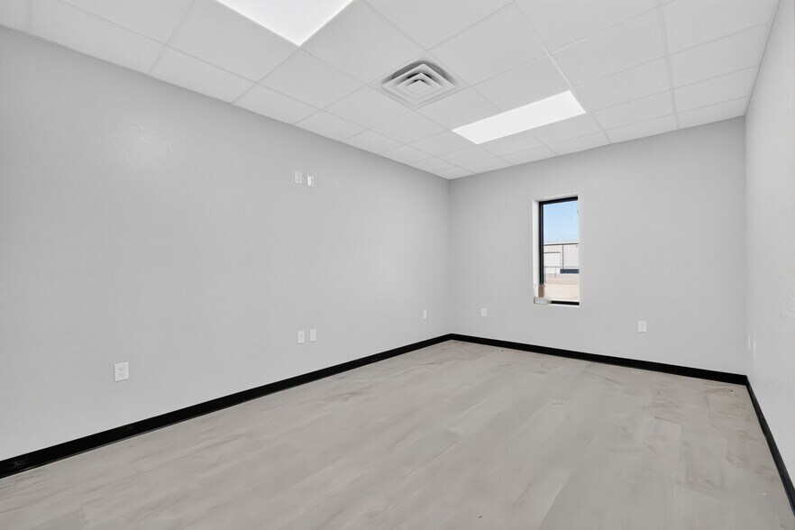 More Photos Of 16697 W Basin St, Odessa Industrial For Lease