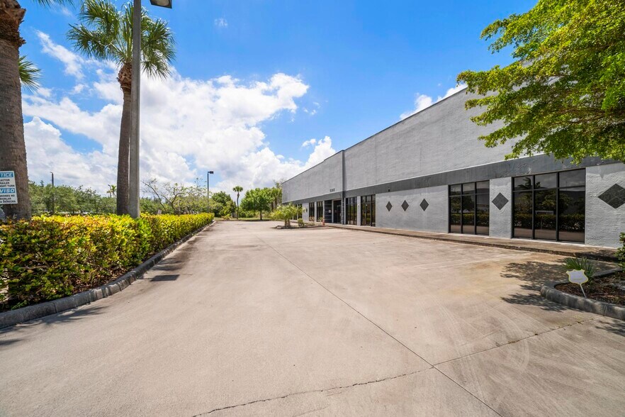 More Photos Of 5205 Tylerlakes Blvd, West Palm Beach Warehouse For Lease