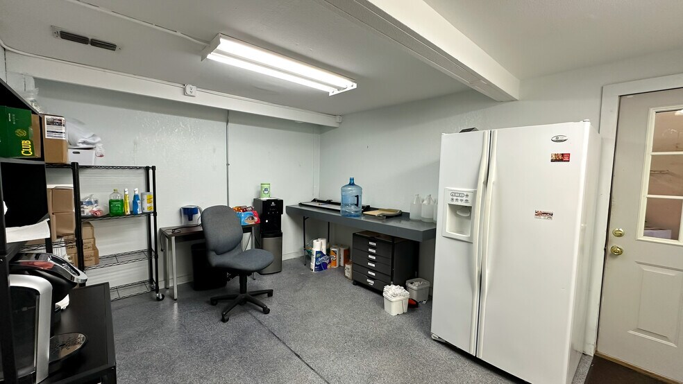 More Photos Of 3120-3126 Reynolds Rd, Lakeland Warehouse For Lease