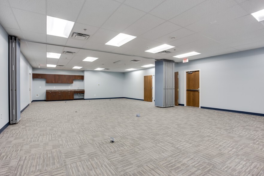 More Photos Of 400 Corporate Dr, Stafford Office For Sale