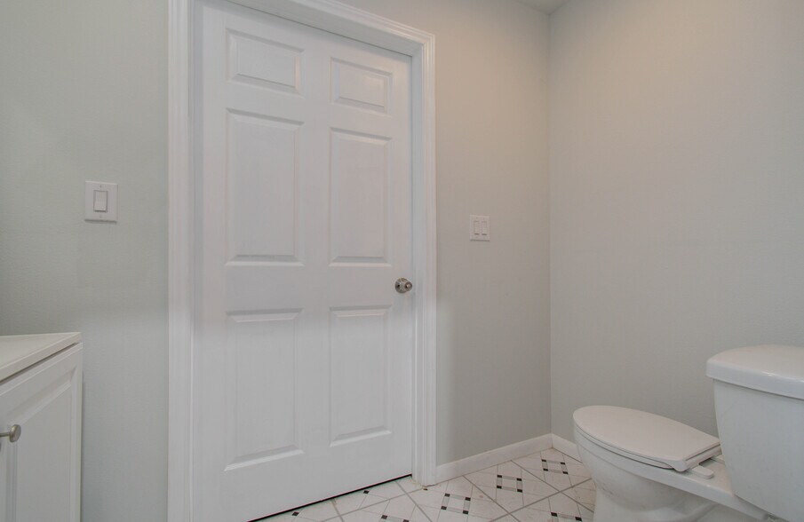 More Photos Of 7514 Bailey Rd, Pearland Warehouse For Lease