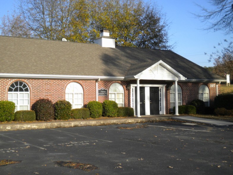More Photos Of 107 Pilgrim Village Dr, Cumming Medical For Lease