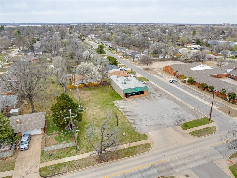 More Photos Of 430 N Berry Rd, Norman General Retail For Lease
