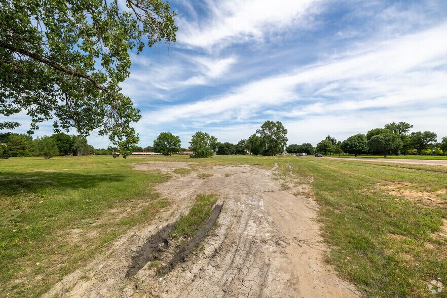 More Photos Of 7000 S Riverside Dr, Tulsa Land For Sale