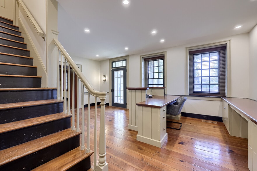 More Photos Of 711 Hartman Station Rd, Lancaster Office Residential For Lease