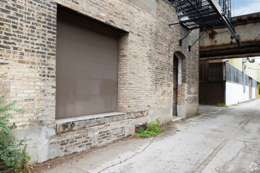 More Photos Of 1821 W Berteau Ave, Chicago Loft Creative Space For Sale