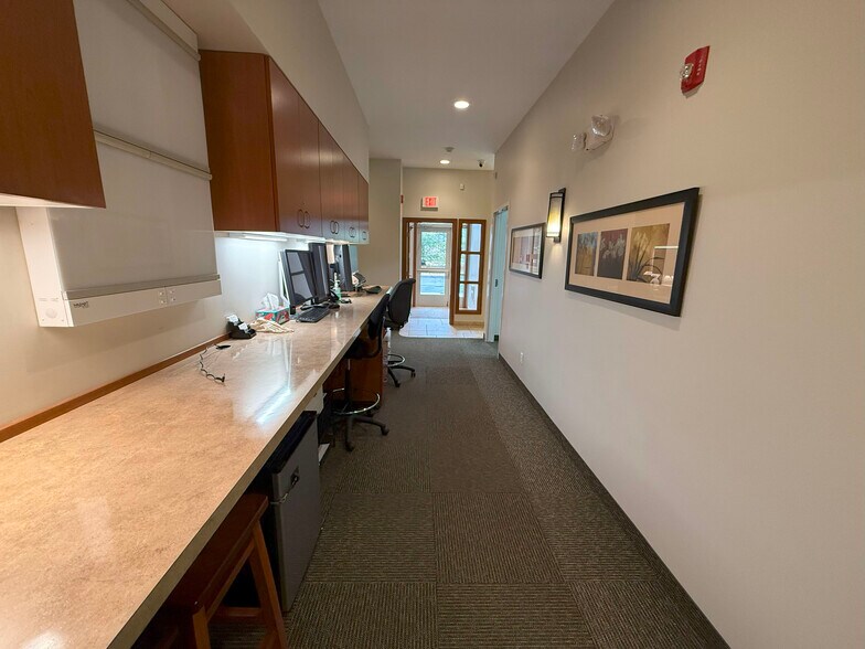 More Photos Of 7971 Moorsbridge Rd, Portage Medical For Lease