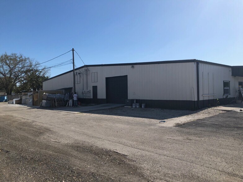 More Photos Of 1302 NE Pine Island Rd, Cape Coral Warehouse For Lease