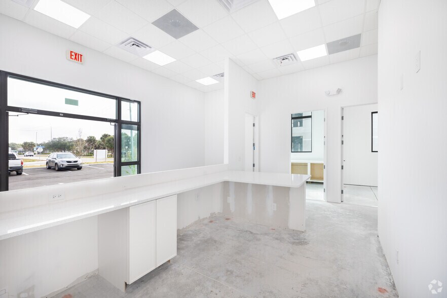 More Photos Of 14210 Metropolis Ave, Fort Myers Office For Lease