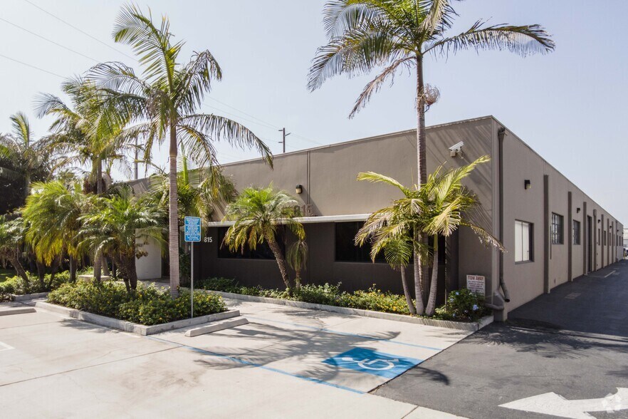 More Photos Of 815 N Nash St, El Segundo Warehouse For Lease