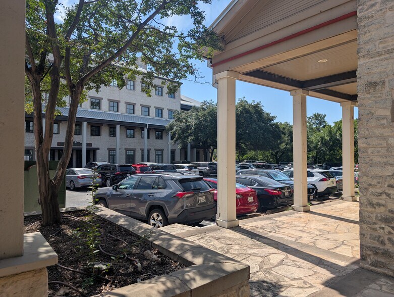 More Photos Of 1 Chisholm Trail Rd, Round Rock Unknown For Lease