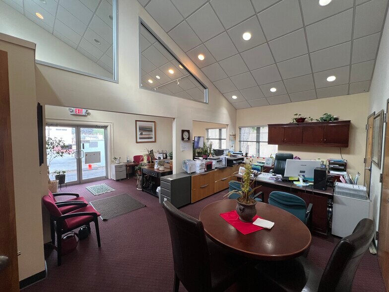 More Photos Of 410 Bergen Blvd, Palisades Park Storefront Retail Office For Lease
