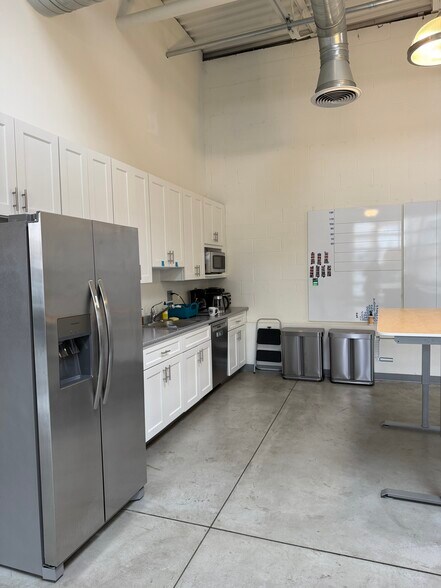 More Photos Of 49 Day St, Somerville Flex For Lease