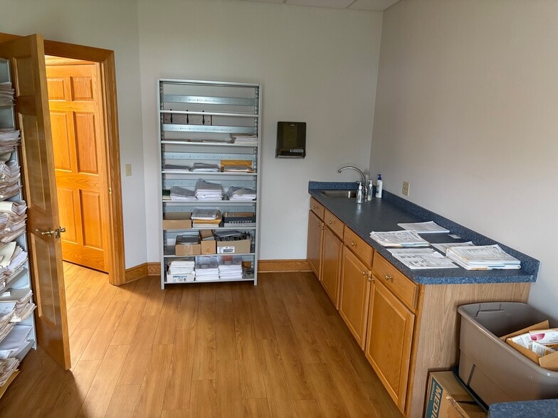 More Photos Of 18 Limestone Dr, Buffalo Office For Lease