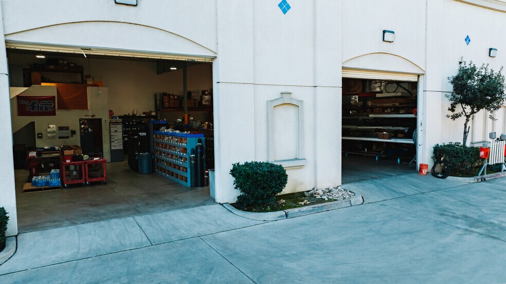 More Photos Of 9902 Channel Rd, Lakeside Light Manufacturing For Lease