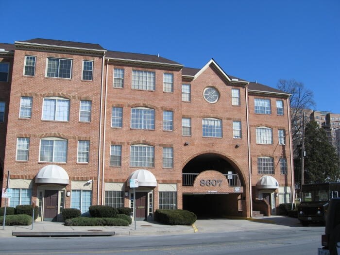 Primary Photo Of 8607-8609 2nd Ave, Silver Spring Medical For Sale