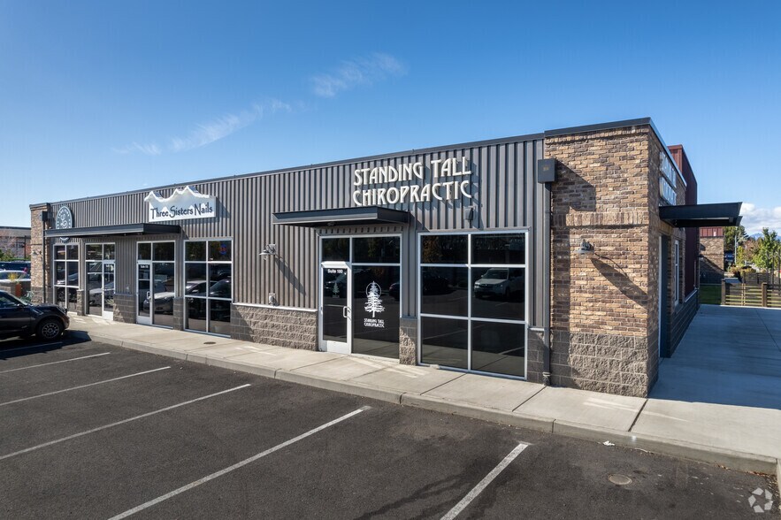 More Photos Of 1462 NE Cushing Dr, Bend General Retail For Lease