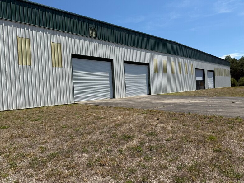 More Photos Of 189 Ringgold Industrial Pky, Danville Manufacturing For Lease