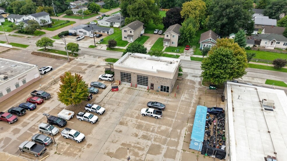More Photos Of 824 Orchard St, Iowa City Auto Repair For Sale