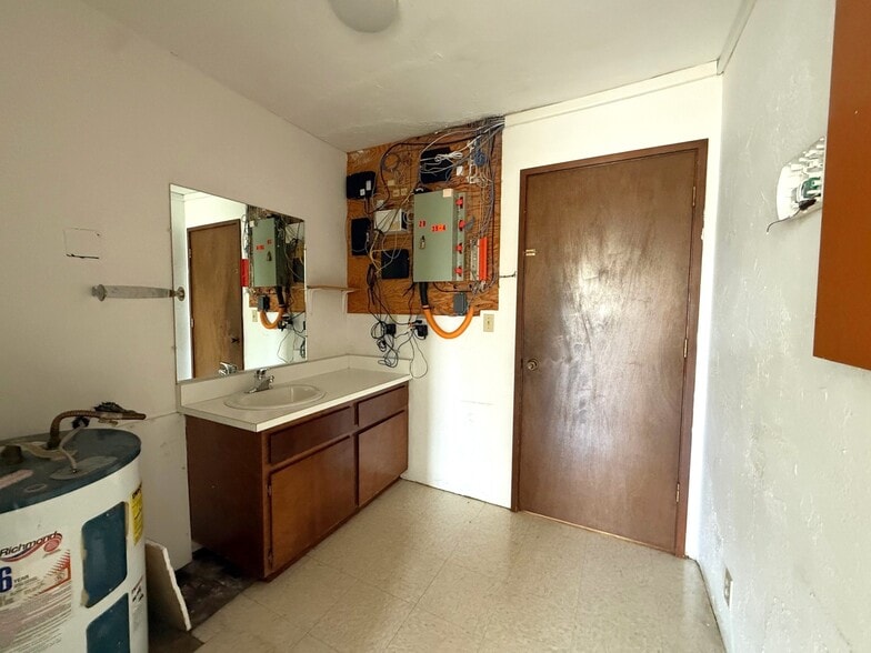 More Photos Of 2184 Broadway Ave, North Bend Office For Sale