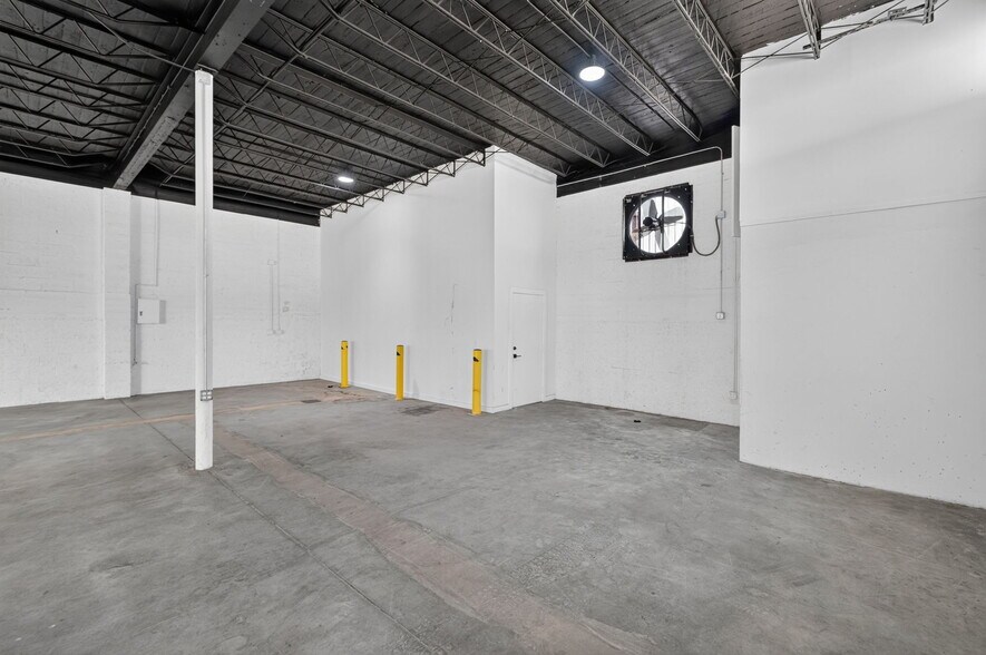More Photos Of 4029 NW 25th St, Miami Warehouse For Lease