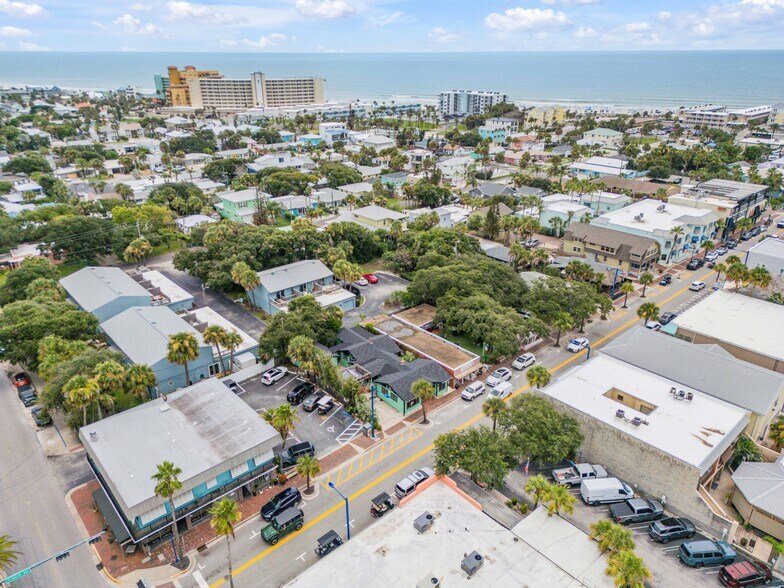 More Photos Of 304 Flagler Ave, New Smyrna Beach Storefront For Sale