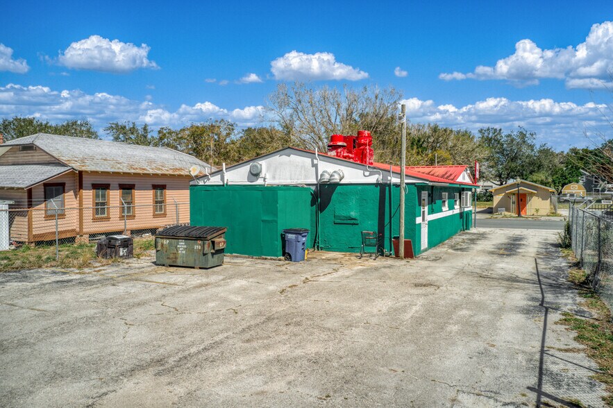 More Photos Of 637 S Commerce Ave, Sebring Restaurant For Sale
