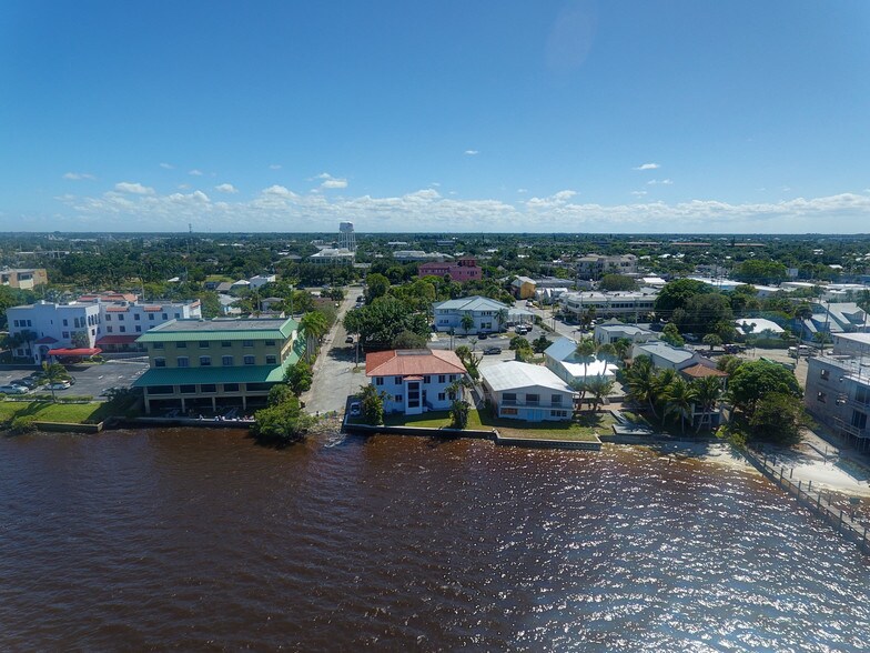 More Photos Of 117 SE Seminole St, Stuart Medical For Sale