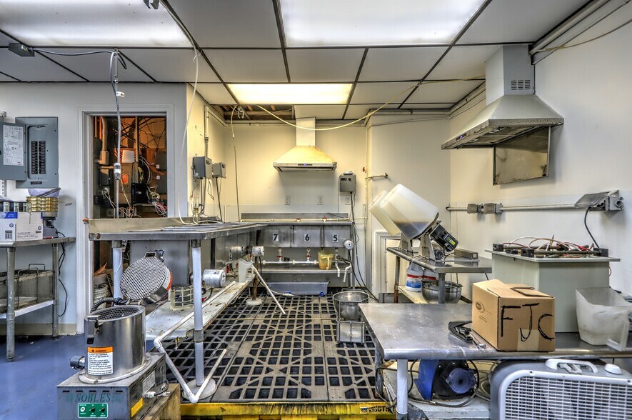 More Photos Of 15 Container Dr, Terryville Manufacturing For Sale