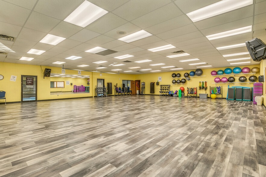 More Photos Of 133 Sandberg Rd, Monticello Storefront For Sale