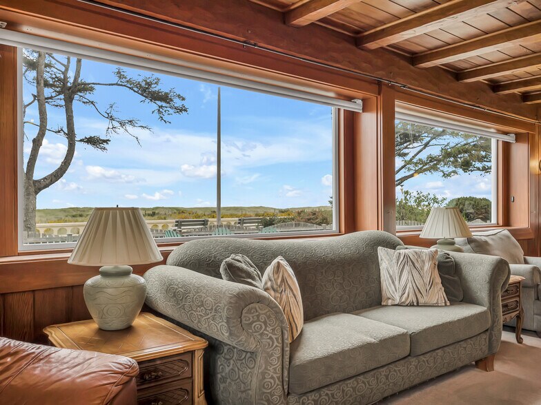 More Photos Of 1021 Promenade, Seaside Specialty For Sale