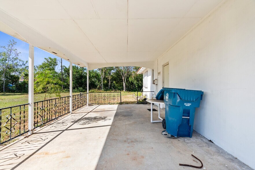 More Photos Of 11533 Spring Hill Dr, Spring Hill Office Residential For Sale