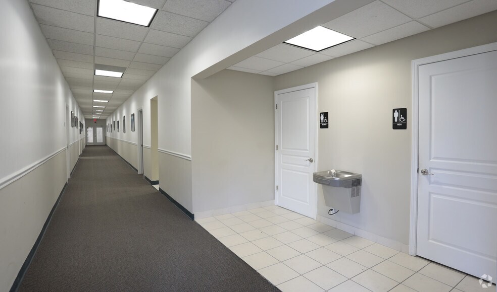 More Photos Of 4237 Salisbury Rd, Jacksonville Unknown For Lease