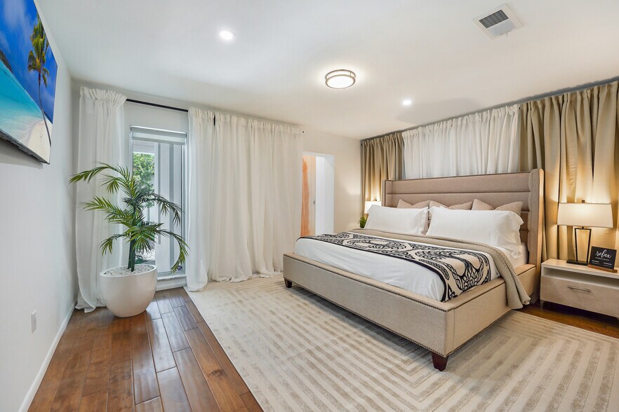 More Photos Of 5910 N Bayshore Dr, Miami Specialty For Sale
