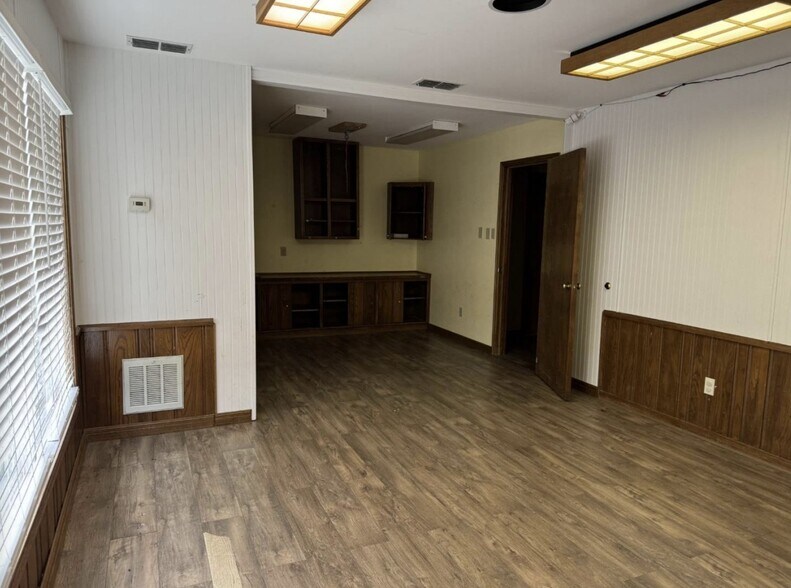 More Photos Of 2124 N 25th St, Waco Medical For Sale