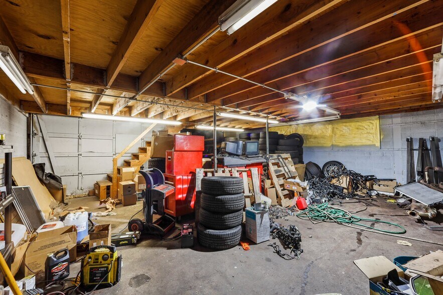 More Photos Of 515 E Wisconsin St, Portage Auto Dealership For Sale