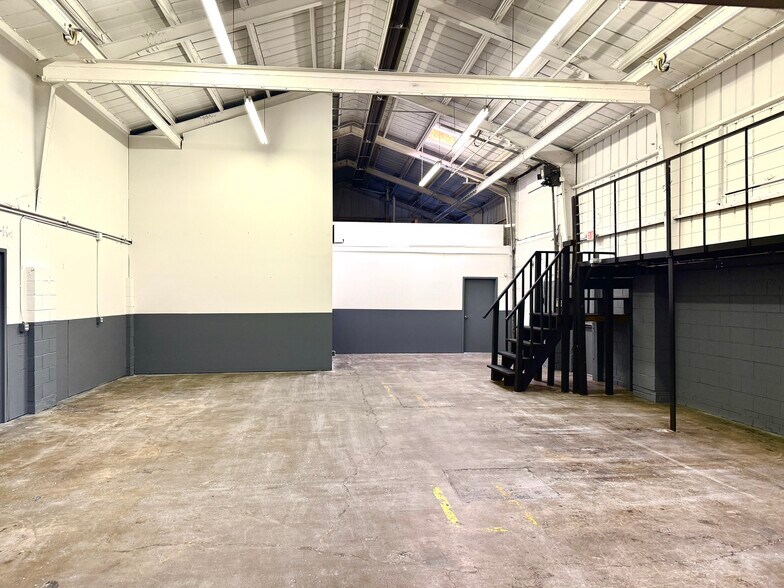 More Photos Of 3147 NE California St, Minneapolis Warehouse For Lease