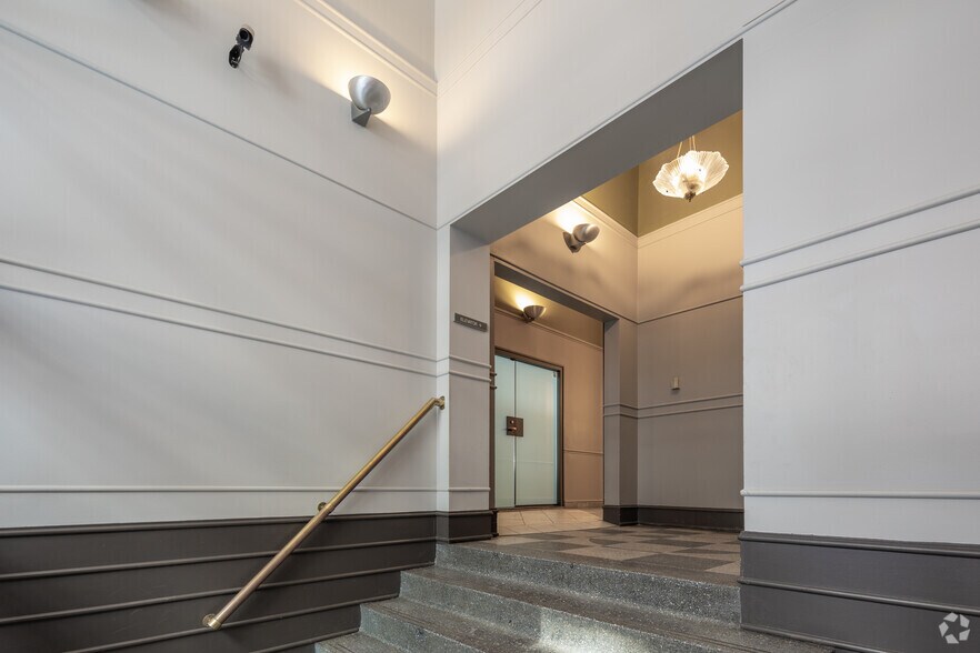 More Photos Of 566 W Adams St, Chicago Loft Creative Space For Lease