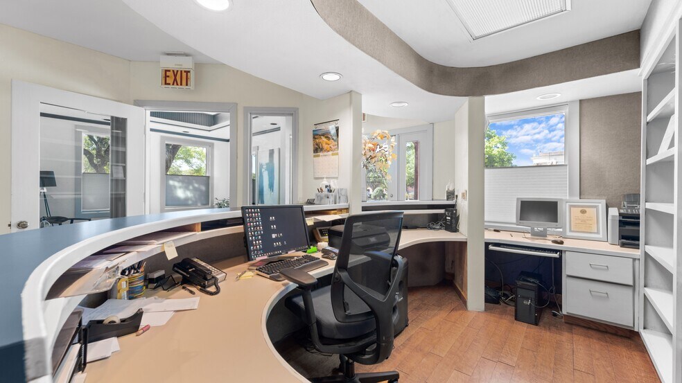 More Photos Of 189 Historic Town Sq, Lancaster Medical For Sale