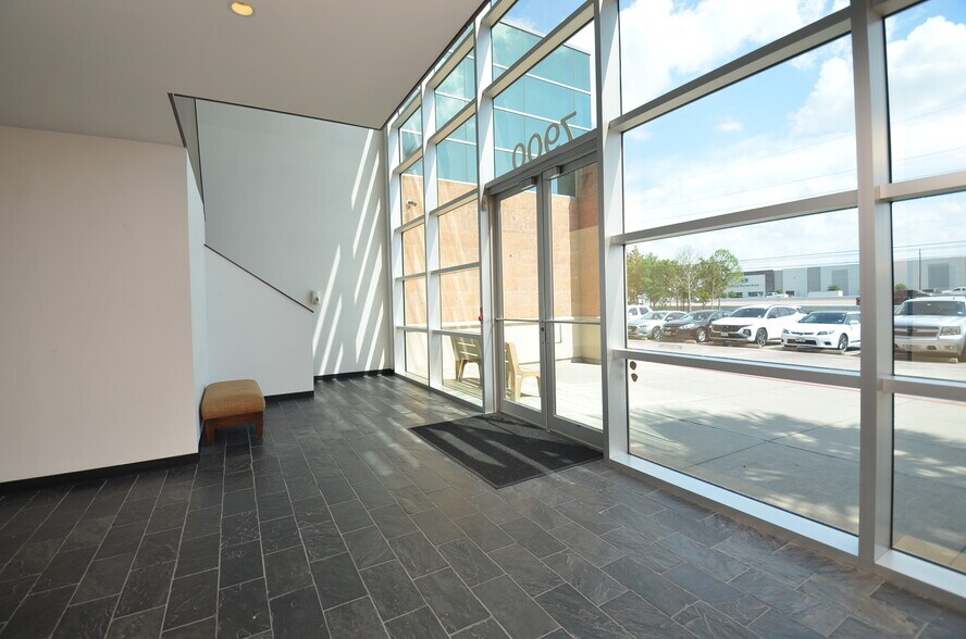 More Photos Of 7900 N Sam Houston Pky W, Houston Office For Lease