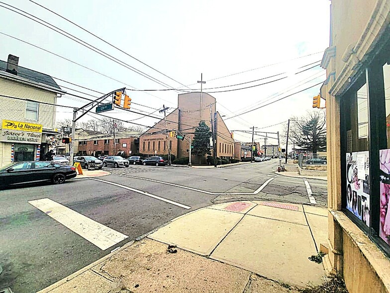 More Photos Of 554-560 E 18th St, Paterson Storefront Retail Residential For Lease